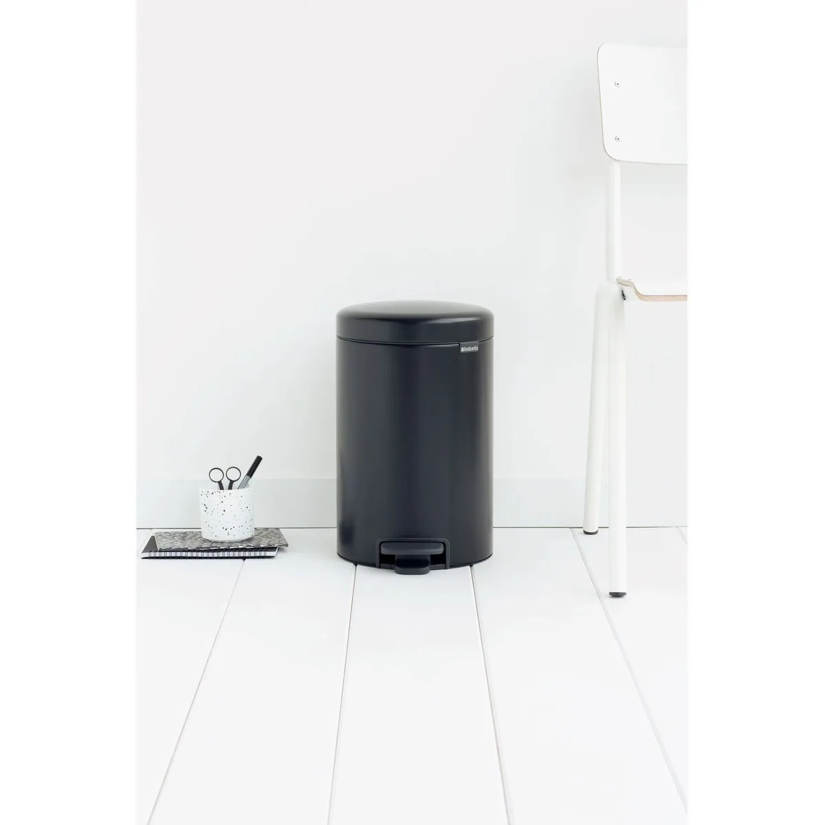 Brabantia NewIcon Treteimer, 12L, geruchsfester Deckel, einfaches Pedalsystem 2
