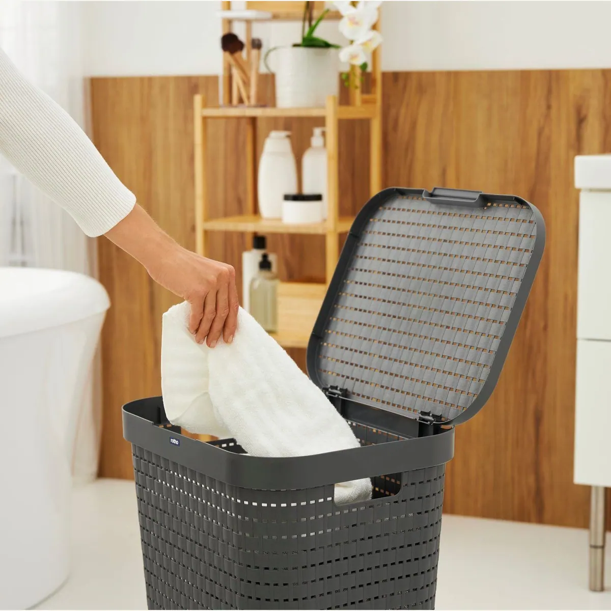 Rotho Wäschekorb COUNTRY, 55l Volumen, praktische Tragegriffe, elegante Rattan-Optik 2